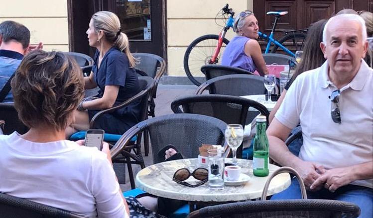 Dalićkin suprug skoro je zanijemio kada je vidio u kakvu se mobitelsku seansu pretvorila njegova kava sa suprugom