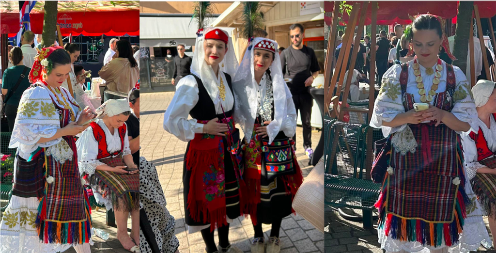 Krasni osmijesi od mladih Hrvatica u tradicionalnim nošnjama njihovog kraja ali i zanimljiv prizor mlade dame u narodnoj nošnji s mobitelom u ruci koja se javlja svojima s Europskog trga u Zagrebu